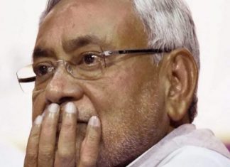 नीतीश के बदले अंदाज और चुप्पी से बिहार की सियासत में सस्पेंस नीतीश कुमार के बदले अंदाज और उनकी चुप्पी से बिहार की सियासत में सस्पेंस पैदा हो गया है.