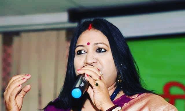 लॉक डाउन में लोक कलाकारों को मिले विशेष पैकेजः नीतू नवगीत लॉक डाउन में लोक कलाकारों को विशेष पैकेज देने की मांग लोक गायिका नीतू कुमारी नवगीत ने सरकार से की है। लॉक डाउन के कारण लोक कलाकार संकट में हैं।