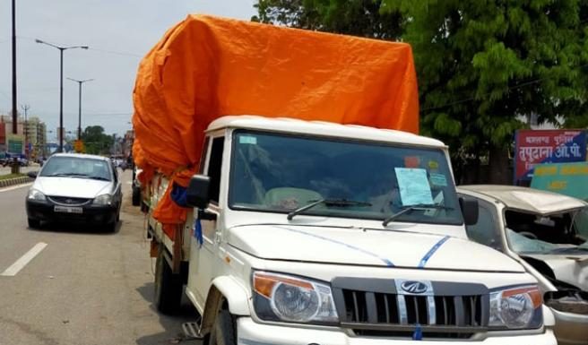 लाक डाउन के बावजूद पिकअप वैन में जा रहे 25 पकड़े गये लाक डाउन के बावजूद पिकअप वैन में जा रहे 25 लोगों को पुलिस ने पकड़ा है। पकड़े गये लोगों में 23 यात्री व 2 ड्राइवर-खलासी बताये जाते हैं।