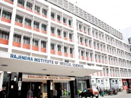 कोरोना की रिपोर्ट आने से पहले ही अस्पताल से भाग निकली मरीज कोरोना की रिपोर्ट आने से पहले ही भाग निकली कोरोना की संदिग्ध मरीज। रांची स्थित रिम्स की यह घटना है। रिम्स से जिस प्रकार कोरोना संक्रमण की संदिग्ध महिला चुपके से भाग निकली, यह मामूली बात नहीं।