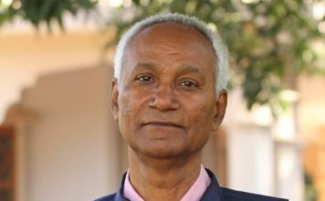 आत्मनिर्भर भारत बरक्स सांसदों के दत्तक गांव ‘बहुत हुई मंहगाई की मार, अबकी बार मोदी सरकार।।’ नारे पर रीझे भारतीय जनमानस को शायद अब पेट्रोल-डीजल सहित अन्य उपभोक्ता सामग्री में मंहगाई नहीं सताती। इसलिए अभी और मंहगाई के लिए तैयार ही रहें श्रीमान ! यह कह रहे हैं वरिष्ठ पत्रकार श्याम किशोर चौबे