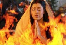 सीता ने पृथ्वी से अपने को अपनी गोद में ले लेने की जब प्रार्थना की दूरदर्शन पर चल रहे हिंदी धारावाहिक 'उत्तर रामायण' की कल रात अंतिम कड़ी देखकर मन अत्यंत भावुक हो गया। अपनी पवित्रता की सफ़ाई देने की जगह सीता ने पृथ्वी से अपने को अपनी गोद में ले लेने की प्रार्थना की, मन हिल गया।