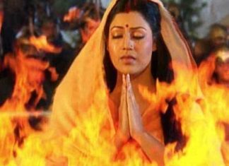 सीता ने पृथ्वी से अपने को अपनी गोद में ले लेने की जब प्रार्थना की दूरदर्शन पर चल रहे हिंदी धारावाहिक 'उत्तर रामायण' की कल रात अंतिम कड़ी देखकर मन अत्यंत भावुक हो गया। अपनी पवित्रता की सफ़ाई देने की जगह सीता ने पृथ्वी से अपने को अपनी गोद में ले लेने की प्रार्थना की, मन हिल गया।
