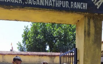 योगदा सत्संग आश्रम ने लाक डाउन-3 में अपने सेवा का दायरा बढ़ाया योगदा सत्संग आश्रम ने लाक डाउन-3 में अपने सेवा कार्य का दायरा बढ़ा दिया है। है। तीसरे चरण में पुलिसकर्मियों की भी आश्रम ने मदद की।