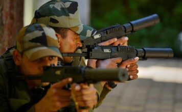 लाइन आफ एक्चुअल कंट्रोल पर भारतीय सेना को मिली खुली छूट लाइन आफ एक्चुअल कंट्रोल पर भारतीय सेना को चीन से निपटने की सरकार ने खुली छूट दे दी है। इसके साथ ही सरहद पर भारतीय सेना ने चौकसी बढ़ा दी है। प्रतीकात्मक तस्वीर