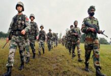 चीन वार के मूड में दिख रहा, पाकिस्तान में भी बढ़ी है हलचल चीन वार के मूड में दिख रहा है। भारत से जुड़ती सभी सीमाओं पर उसकी चौकसी देख कर यही आभास होता है। पड़ोसी पाकिस्तान में भी हलचल है।