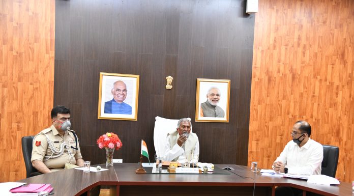 यूनिवर्सिटीज को असिस्टैंट प्रोफेसर की रिक्तियां भेजने का निर्देश यूनिवर्सिटीज को सहायक प्राध्यापकों की रिक्तियाँ रोस्टर क्लीयरेंस कराते हुए यथाशीघ्र शिक्षा विभाग को भेजने के लिए कहा गया है। बिहार के गवर्नर फागू चौहान ने बिहार के 4 यूनिवर्सिटीज की शैक्षणिक गतिविधियों की वीडियो कान्फ्रेंसिंग के जरिये समीक्षा के दौरान यह निर्देश दिया।