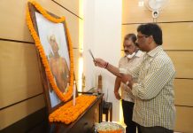 भगवान बिरसा मुंडा के बलिदान को हमेशा याद रखा जाएगाः हेमंत भगवान बिरसा मुंडा के त्याग और बलिदान को हमेशा याद रखा जाएगा। भगवान बिरसा मुंडा की पुण्यतिथि पर मुख्यमंत्री हेमंत सोरेन ने नमन किया।