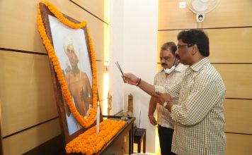 भगवान बिरसा मुंडा के बलिदान को हमेशा याद रखा जाएगाः हेमंत भगवान बिरसा मुंडा के त्याग और बलिदान को हमेशा याद रखा जाएगा। भगवान बिरसा मुंडा की पुण्यतिथि पर मुख्यमंत्री हेमंत सोरेन ने नमन किया।