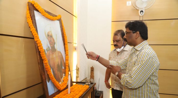 भगवान बिरसा मुंडा के बलिदान को हमेशा याद रखा जाएगाः हेमंत भगवान बिरसा मुंडा के त्याग और बलिदान को हमेशा याद रखा जाएगा। भगवान बिरसा मुंडा की पुण्यतिथि पर मुख्यमंत्री हेमंत सोरेन ने नमन किया।