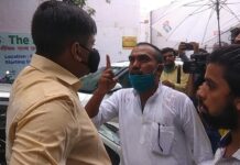 लालू से मिलने आए तेज प्रताप के काफिले से सड़क जाम लालू प्रसाद यादव से मिलने आए उनके बड़े बेटे तेज प्रताप के कार्यकर्ताओं और आम जनता के बीच सड़क जाम को लेकर नोक-झोक और हाथापाई हुई।