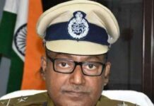 बिहार में कोराना ने एक वरीय पुलिस अफसर की जान ले ली बिहार में कोराना ने एक वरीय पुलिस अफसर की जान ले ली। बिहार में अब तक कोरोना से 991 मौतें हो चुकी हैं।