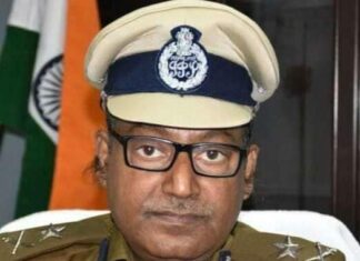 बिहार में कोराना ने एक वरीय पुलिस अफसर की जान ले ली बिहार में कोराना ने एक वरीय पुलिस अफसर की जान ले ली। बिहार में अब तक कोरोना से 991 मौतें हो चुकी हैं।