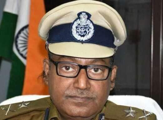 बिहार में कोराना ने एक वरीय पुलिस अफसर की जान ले ली बिहार में कोराना ने एक वरीय पुलिस अफसर की जान ले ली। बिहार में अब तक कोरोना से 991 मौतें हो चुकी हैं।