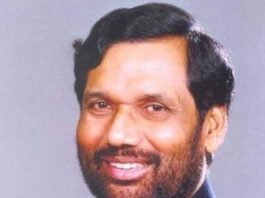 रामविलास पासवान सामाजिक समरसता के अग्रदूत थे बिहार में इलेक्शन भले खत्म हो गया, लेकिन सियासी गर्मी अब भी बरकरार है। बिहार में राज्यसभा की एक सीट पर चुनाव होना है। एलजेपी नेता रामविलास पासवान के निधन से यह सीट खाली हुई है।