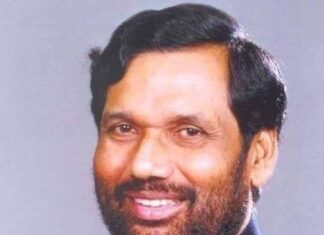 बिहार इलेक्शन खत्म हो गया, लेकिन सियासी गर्मी अब भी बरकरार बिहार में इलेक्शन भले खत्म हो गया, लेकिन सियासी गर्मी अब भी बरकरार है। बिहार में राज्यसभा की एक सीट पर चुनाव होना है। एलजेपी नेता रामविलास पासवान के निधन से यह सीट खाली हुई है।