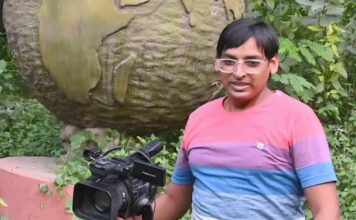संदीप कुमार दुबे केवल पीएच.डी. शोधार्थी नहीं, अच्छे फिल्मकार भी हैं संदीप कुमार दुबे केवल पीएच.डी. शोधार्थी नहीं हैं अपितु शोधार्थी के साथ फिल्मकार भी हैं। वे दृष्टि संपन्न फिल्में भी बनाते हैं।