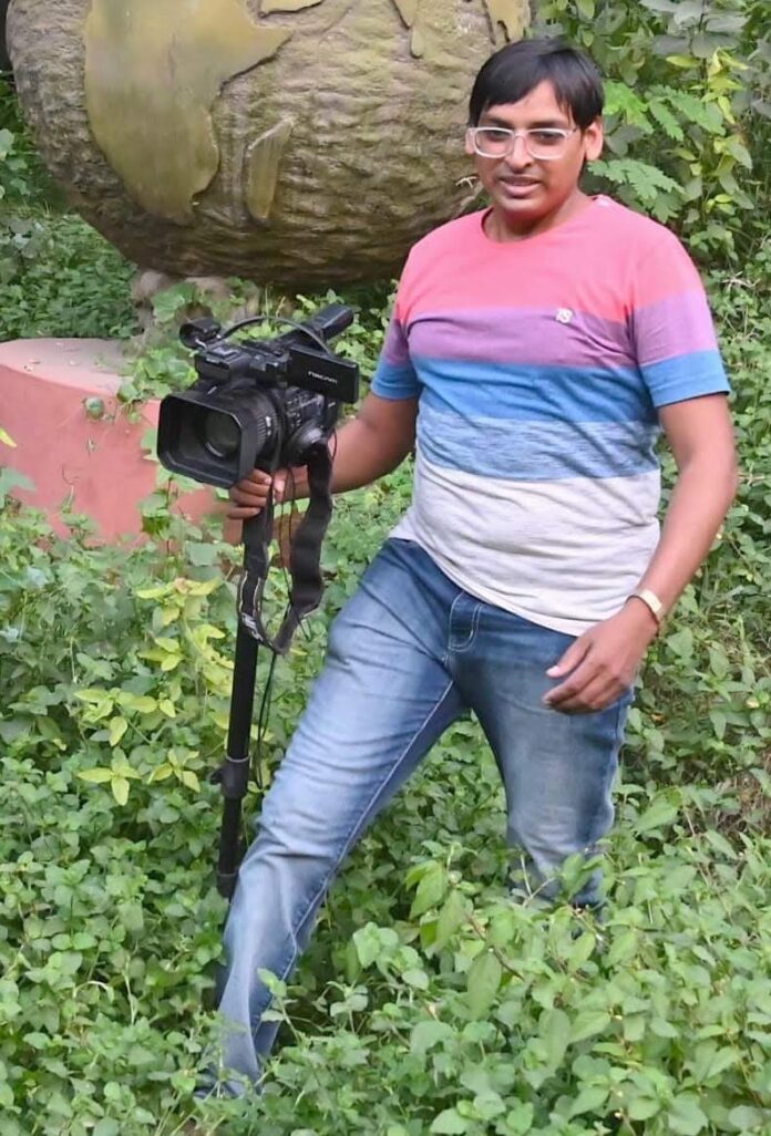 संदीप कुमार दुबे केवल पीएच.डी. शोधार्थी नहीं हैं अपितु शोधार्थी के साथ फिल्मकार भी हैं। वे दृष्टि संपन्न फिल्में भी बनाते हैं।