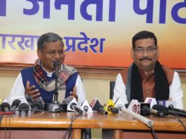 हेमंत सोरेन सरकार के एक वर्ष के कार्यकाल को बीजेपी ने दिया जीरो भारतीय जनता पार्टी (बीजेपी) ने झारखंड की हेमंत सोरेन की सरकार के पहले साल के कार्यकाल को जीरो अंक देकर फेल करार दिया है।