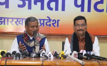 हेमंत सोरेन सरकार के एक वर्ष के कार्यकाल को बीजेपी ने दिया जीरो भारतीय जनता पार्टी (बीजेपी) ने झारखंड की हेमंत सोरेन की सरकार के पहले साल के कार्यकाल को जीरो अंक देकर फेल करार दिया है।