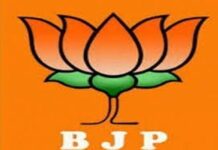 भाजपा में कलह से तृणमूल कांग्रेस की लड़ाई आसान होती दिख रही पश्चिम बंगाल बीजेपी में सब कुछ ठीक नहीं चल रहा है। राज्यसभा सदस्य मुकुल राय पार्टी की बैठक से नदारद रहे। राजीव बनर्जी गवर्नर रूल का विरोध कर रहे हैं।