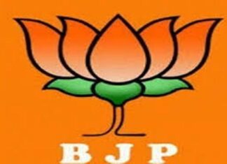 बीजेपी ने बंगाल में जिन्हें टिकट दिया, उनमें 2 ने मना कर दिया पश्चिम बंगाल बीजेपी में सब कुछ ठीक नहीं चल रहा है। राज्यसभा सदस्य मुकुल राय पार्टी की बैठक से नदारद रहे। राजीव बनर्जी गवर्नर रूल का विरोध कर रहे हैं।