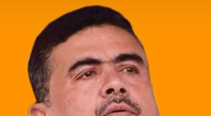 मंदिर में माथा नवा कर शुभेंदु अधिकारी ने फाइल किया नॉमिनेशन मंदिर में माथा नवा कर शुभेंदु अधिकारी ने नोमिनेशन फाइल किया। शुभेंदु अधिकारी नंदीग्राम में ममता बनर्जी केे खिलाफ भाजपा के उम्मीदवार हैं।