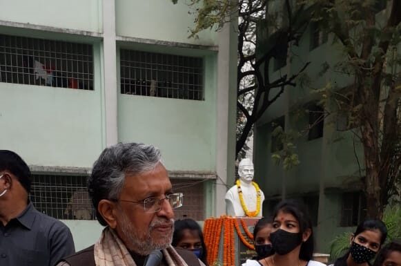 सोमनाथ मंदिर के उद्घाटन का भी कांग्रेस ने किया था विरोध सोमनाथ मंदिर के उद्घाटन का भी कांग्रेस ने विरोध किया था। सोमनाथ मंदिर का उद्घाटन पूर्व राष्ट्रपति राजेंद्र प्रसाद ने किया था। यह बात सुशील कुमार मोदी ने कही