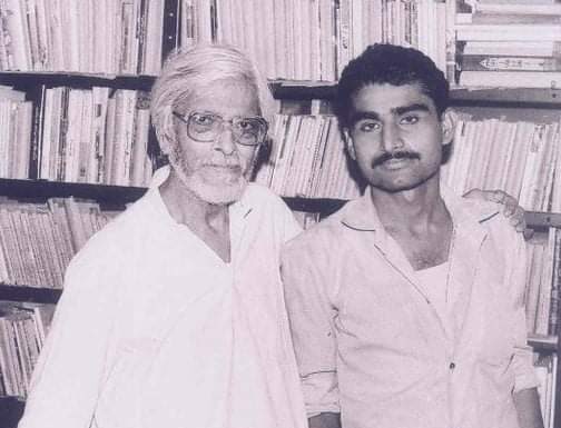 उपेंद्रनाथ अश्क न सिर्फ साहित्यकार थे, बल्कि एक संपादक भी थे उपेंद्रनाथ अश्क न सिर्फ सशक्त साहित्यकार थे, बल्कि एक सही संपादक भी थे। संपादन भी सिखाते थे उपेंद्रनाथ अश्क। प्रो. कृपाशंकर चौबे को उन्होंने कई पत्र लिखे थे। (दायें प्रो. कृपाशंकर चौबे और बायें उपेंद्रनाथ अश्क)