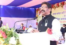 टाना भगत समुदाय को हर साल वस्त्र के लिए 2 हजार मिलेंगे टाना भगत समुदाय के लोगों को हर साल वस्त्र के लिए 2 हजार रुपये राज्य सरकार देगी। यह घोषणा आज झारखंड के मुख्यमंत्री हेमंत सोरेन ने की है।