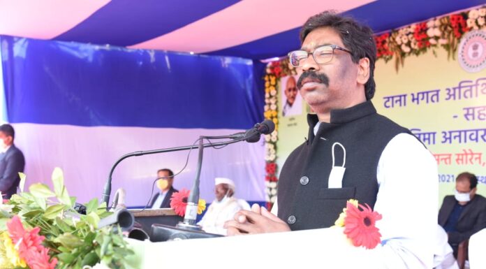 टाना भगत समुदाय को हर साल वस्त्र के लिए 2 हजार मिलेंगे टाना भगत समुदाय के लोगों को हर साल वस्त्र के लिए 2 हजार रुपये राज्य सरकार देगी। यह घोषणा आज झारखंड के मुख्यमंत्री हेमंत सोरेन ने की है।