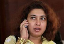 मान गयीं शताब्दी राय, अभिषेक से मिलने के बाद दिल्ली दौरा टाला टीएमसी सांसद शताब्दी राय मान गयी हैं। ममता बनर्जी के भतीजे अभिषेक बनर्जी से से मिलने के बाद उन्होंने दिल्ली दौरे का प्लान टाल दिया है।