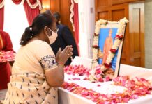 राष्ट्रीय युवा दिवस के अवसर पर याद किये गये स्वामी विवेकानंद राष्ट्रीय युवा दिवस के अवसर पर स्वामी विवेकानंद को राज्यभर में याद किया गया। राज्यपाल द्रौपदी मुर्मू और सीएम हेमंत सोरेन ने पुष्पांजलि अर्पित की।