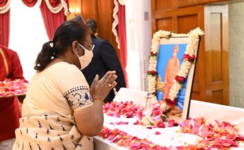 राष्ट्रीय युवा दिवस के अवसर पर याद किये गये स्वामी विवेकानंद राष्ट्रीय युवा दिवस के अवसर पर स्वामी विवेकानंद को राज्यभर में याद किया गया। राज्यपाल द्रौपदी मुर्मू और सीएम हेमंत सोरेन ने पुष्पांजलि अर्पित की।