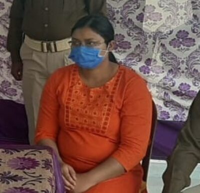 चाची ही निकली भतीजे की हत्या की आरोपी, अवैध संबंध है कारण चाची ही निकली भतीजे की हत्या की आरोपी। यह बात सुन कर थोड़ा आश्चर्य जरूर होता है, लेकिन पुलिस के मुताबिक है यह पूरी तरह सच बात।