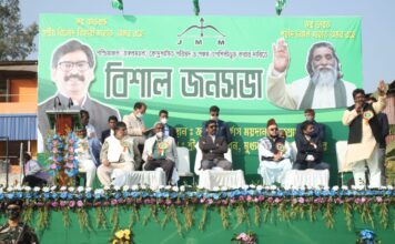 JMM ने बंगाल विधानसभा चुनाव के लिए किया शंखनाद JMM ने बंगाल विधानसभा चुनाव के लिए शंखनाद कर दिया है। JMM के कार्यकारी अध्यक्ष व झाकखंड के मुख्यमंत्री हेमंत सोरेन ने झारग्राम में सभा की।