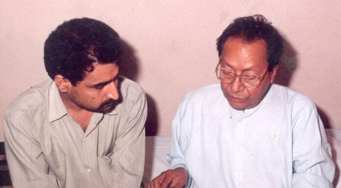 कमलेश्वर ने कहा थाः साहित्य जड़ है तो प्रिंट मीडिया तना है कमलेश्वर (6 जनवरी 1932- 27 जनवरी 2007), ख्यातिलब्ध साहित्यशिल्पी का प्रिंट मीडिया, इलेक्ट्रानिक मीडिया और सिनेमा विधा में विपुल योगदान है।