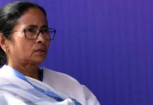 विधानसभा चुनाव के पहले तृणमूल में बढ़ रहे नाखुश नेता विधानसभा चुनाव के पहले सत्ताधारी पार्टी तृणमूल के नेतृत्व से नाखुश होकर पार्टी से कन्नी काटने वाले विधायक-सांसद व नेताओं में रोज नया नाम जुड़ रहा है।