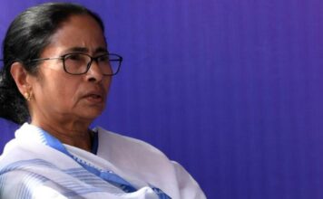 विधानसभा चुनाव के पहले तृणमूल में बढ़ रहे नाखुश नेता विधानसभा चुनाव के पहले सत्ताधारी पार्टी तृणमूल के नेतृत्व से नाखुश होकर पार्टी से कन्नी काटने वाले विधायक-सांसद व नेताओं में रोज नया नाम जुड़ रहा है।