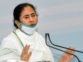 जय श्रीराम का नारा ममता बनर्जी का पीछा नहीं छोड़ रहा मुख्यमंत्री ममता बनर्जी ने केंद्रीय गृह मंत्री अमित शाह के आरोपों का करारा जवाब दिया है। उन्होंने अमित शाह को लिमिट पार न करने की चेतावनी दी।