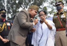 राजभवन में आयोजित मिलन-समारोह में शामिल हुईं ममता राजभवन में आयोजित मिलन-समारोह में मुख्यमंत्री ममता बनर्जी शामिल रहीं। वह तकरीबन 45 मिनट तक वहां रहीं। राज्यपाल से गुफ्तगू भी की।