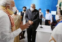 नेताजी जयंती पर अपनी-अपनी उपलब्धियां गिनाते रहे पीएम-सीएम नेताजी सुभाष चंद्र बोस की जयंती के बहाने में पीएम नरेंद्र मोदी और सीएम ममता बनर्जी ने अपनी-अपनी सरकार की उपलब्धियां गिनाईं।