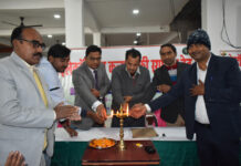 गांव की सरकार अब गांव में ही देगी लोगों को रोजगार गांव की सरकार अब गांव में ही देगी लोगों को रोजगार। इसी निश्चय के साथ तरवारा बाजार के चांडी में 7 दिनी प्रशिक्षण का हुआ शुभारंभ हुआ।