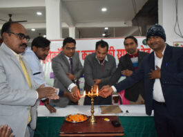 गांव की सरकार अब गांव में ही देगी लोगों को रोजगार गांव की सरकार अब गांव में ही देगी लोगों को रोजगार। इसी निश्चय के साथ तरवारा बाजार के चांडी में 7 दिनी प्रशिक्षण का हुआ शुभारंभ हुआ।