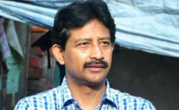 बीजेपी बंगाल में सत्ता बदलते ही बड़े पैकेज का एलान करेगी बीजेपी बंगाल में सत्ता परिवर्तन होते ही बड़े पैकेज का एलान करेगी। यह बात टीएमसी से बीजेपी में आये पूर्व मंत्री राजीव बनर्जी ने कही।