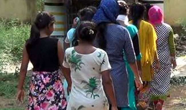 झारखंड में महिला उत्पीड़न की सुनवाई के लिये बनेंगे 22 फास्ट ट्रैक कोर्ट झारखंड में महिला उत्पीड़न की त्वरित सुनवाई के लिये 22 फास्टट्रैक कोर्ट बनाने को झारखंड राज्य सरकार ने मंजूरी दे दी है।