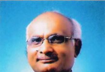 श्रीभगवान सिंहः गाँधीवादी अध्येता और आलोचक श्रीभगवान सिंह, गाँधीवादी आलोचक का जन्म बिहार के एक गाँव निखती कलाँ, जिला- सीवान में हुआ। वे खुद को गाँधीवादी कहने में गर्व का अनुभव करते हैं।