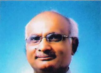 श्रीभगवान सिंहः गाँधीवादी अध्येता और आलोचक श्रीभगवान सिंह, गाँधीवादी आलोचक का जन्म बिहार के एक गाँव निखती कलाँ, जिला- सीवान में हुआ। वे खुद को गाँधीवादी कहने में गर्व का अनुभव करते हैं।