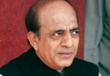 TMC MP दिनेश त्रिवेदी ने राज्यसभा से इस्तीफा दे दिया TMC के MP दिनेश त्रिवेदी ने राज्यसभा से इस्तीफा दे दिया। उन्होंने इस्तीफे के बाद मीडिया के लोगों से कहा कि पार्टी में अब दम घुट रहा है।