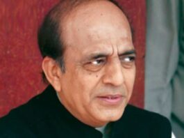 TMC MP दिनेश त्रिवेदी ने राज्यसभा से इस्तीफा दे दिया TMC के MP दिनेश त्रिवेदी ने राज्यसभा से इस्तीफा दे दिया। उन्होंने इस्तीफे के बाद मीडिया के लोगों से कहा कि पार्टी में अब दम घुट रहा है।